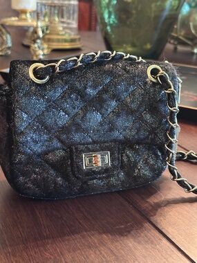 Women’s Mini Quilted Crossbody